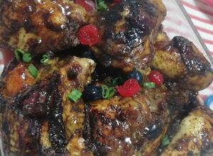 Una foto de Pollo en Salsa de Frutos Rojos