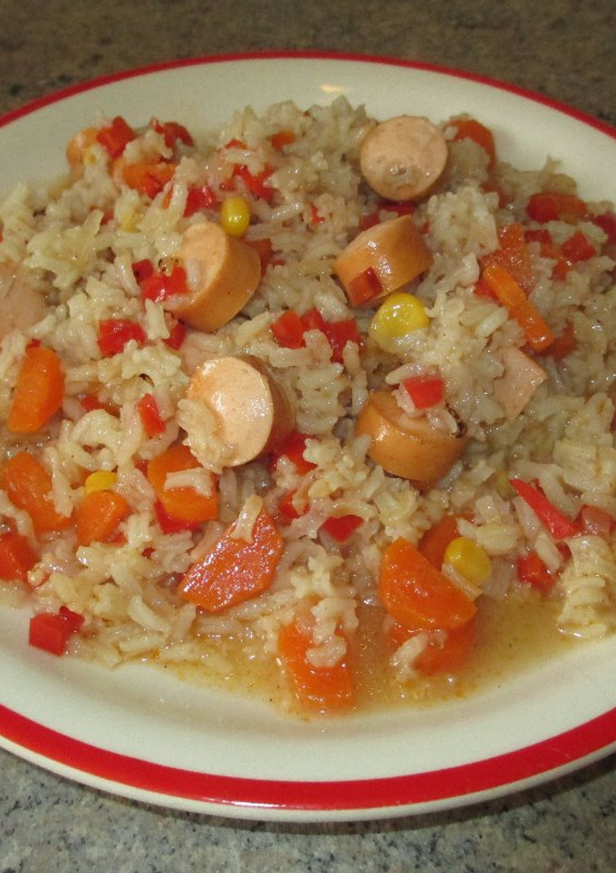 Una foto de Arroz caldoso con salchichas Frankfurt