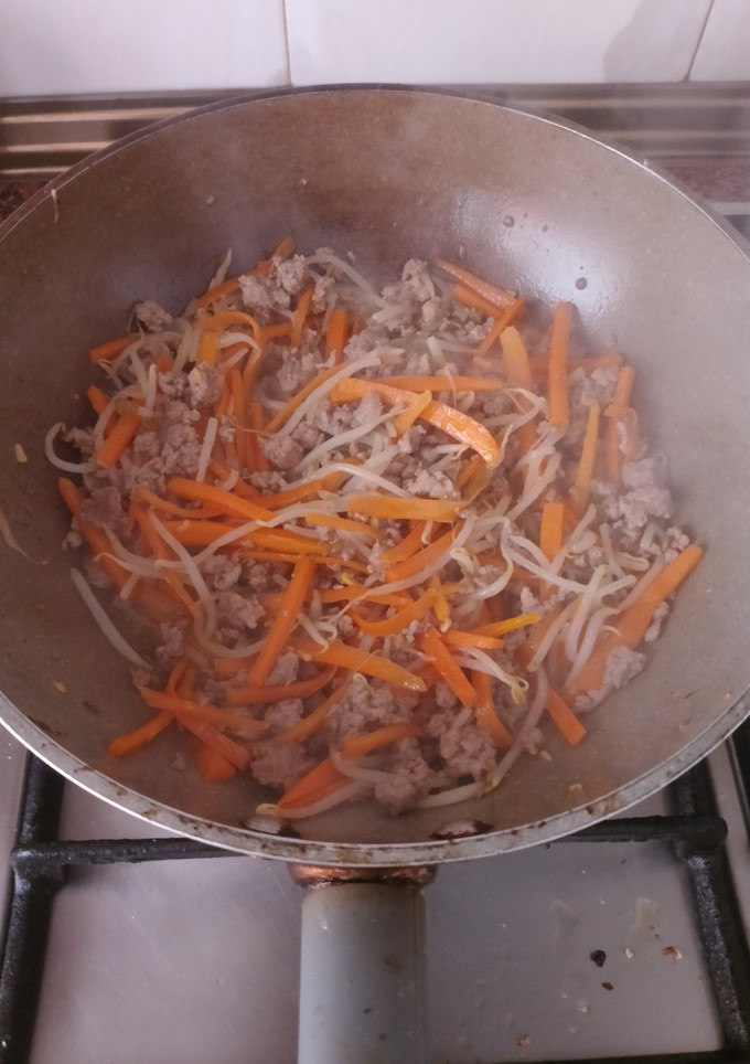 Una foto de Salteado Oriental de carne picada