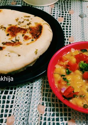 मटरा कुलचा (matra kulcha recipe in Hindi) रेसिपी मुख्य फोटो