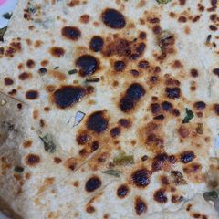 A picture of Hara lehsan ka paratha.