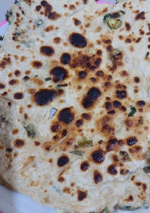 A picture of Hara lehsan ka paratha.