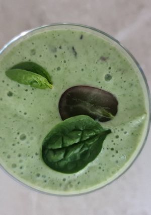 A picture of Spinach and grape smoothie.