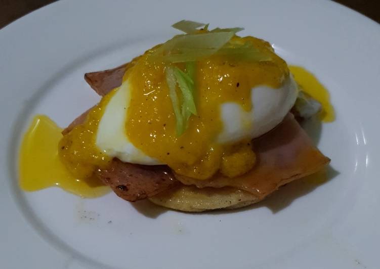 Simple Way to Prepare Ultimate Eggs Benedict w/ Hollandaise Sauce