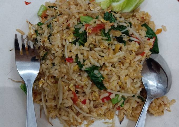 Nasi goreng sayur pedas rumahan