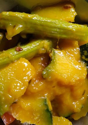কুমড়ো দিয়ে সজনে ডাঁটার তরকারি(kumro diye sajne datar torkari recipe in Bengali) রেসিপির প্রধান ছবি