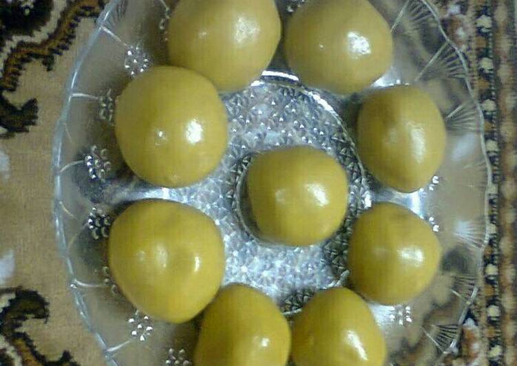Besan ke ladoo in Microwave
