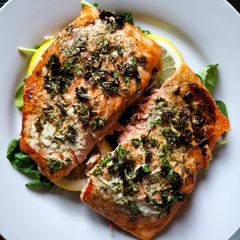 A picture of Air Crisper seasoned salmon filets.