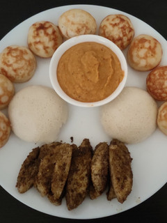 பொடி இட்லி, பணியாரம் (podi idly, panniyaaram recipe in tamil) செய்முறை முக்கிய புகைப்படம்