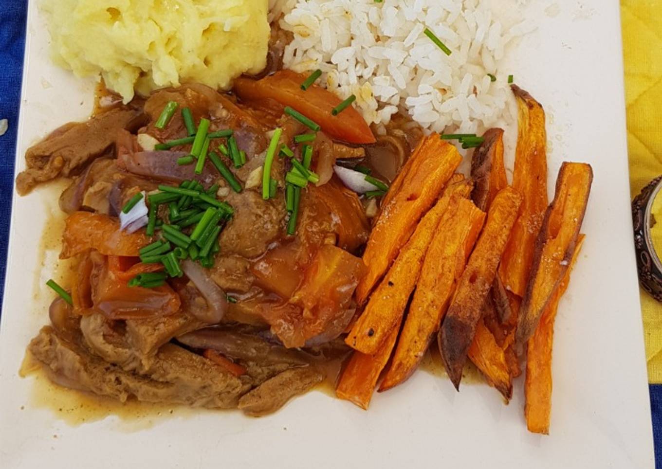 Lomo saltado de seitán (vegano)
