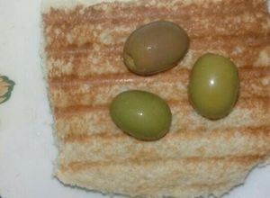 صورة لوصفة توست بالجبن والزيتون