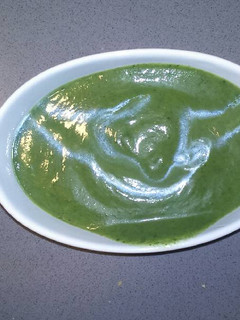 Una foto de Crema de espinacas y calabacín