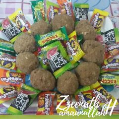 A picture of Wheat Flour and Semolina Laddoos.