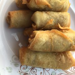 A picture of Spring rolls.