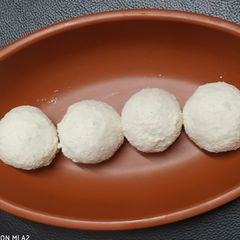 A picture of Kachagolla sandesh.