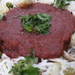 A picture of Patiala pulav with tomato curry.