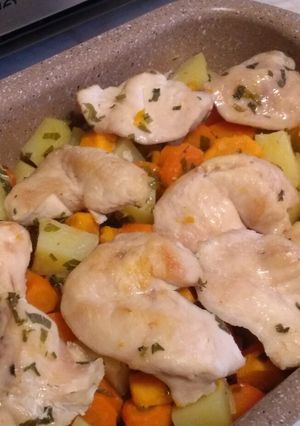 Sütőzacskóban sült csirkemell zöldségekkel (diétás) recept fotója