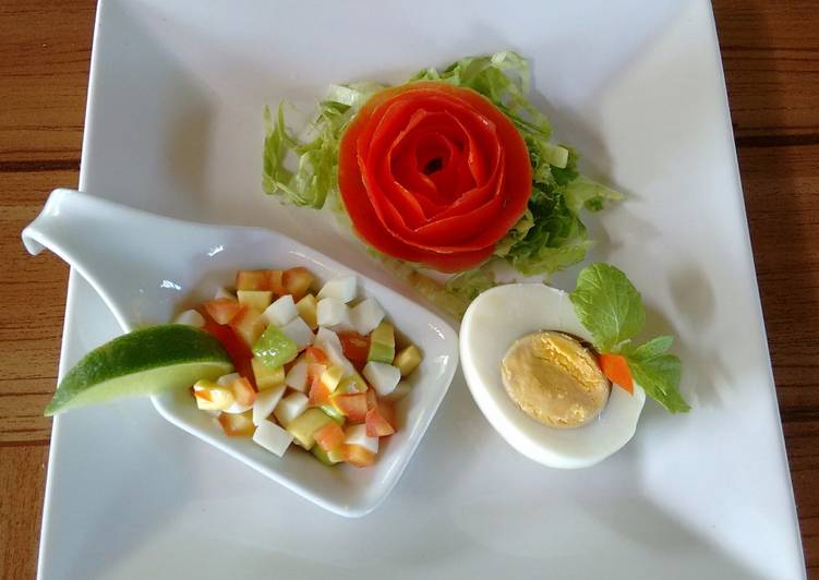 Ensalada de aguacate con clara de huevo