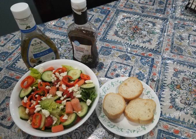 American salad bowl with bread