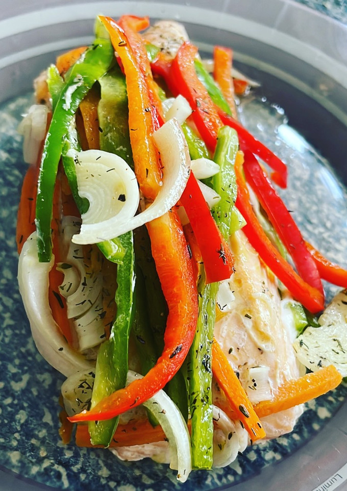 Una foto de Salmón en papillote con verduras