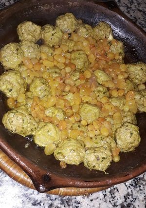 صورة لوصفة طاجينة كفتة السردين بالبصل و الزبيب