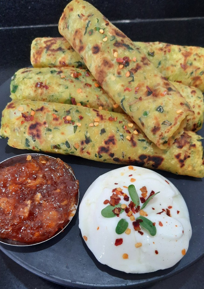 આલુ મેથી થેપલા.(aloo methi thepala recipe in Gujarati) રેસીપી મુખ્ય ફોટો