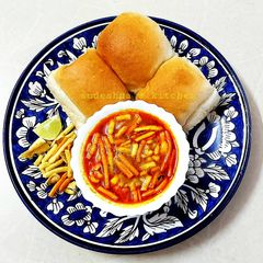 A picture of Spicy Misal Pav.