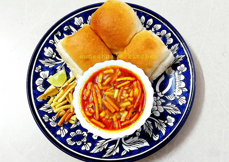 Everything You Wanted to Know About Spicy Misal Pav