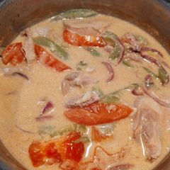 A picture of Coconut milk chicken.