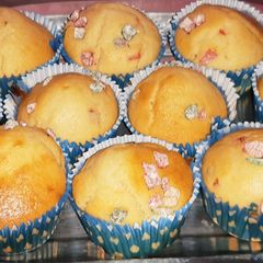 A picture of Tutti frutti cupcakes.