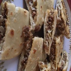 A picture of Cheesy timepass keema roti 😜.