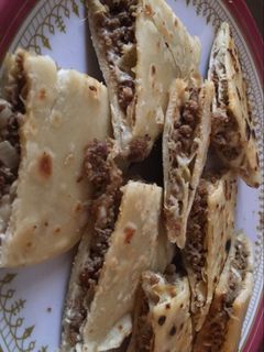 A picture of Cheesy timepass keema roti 😜.