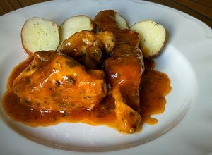 Foto principal de Conejo en salsa de tomate y especias