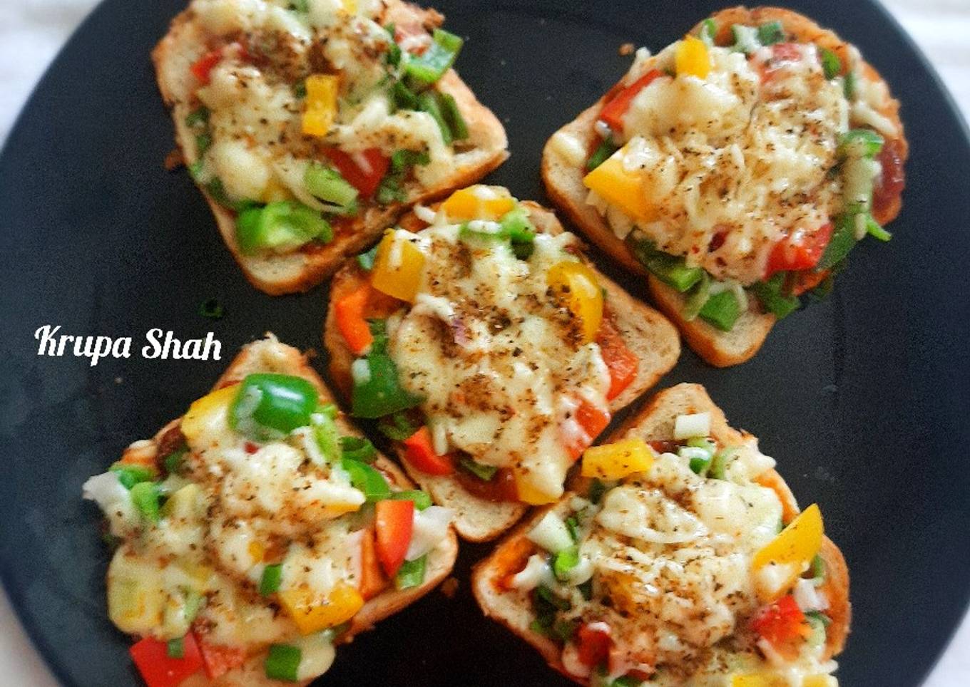 Cheese bread pizza