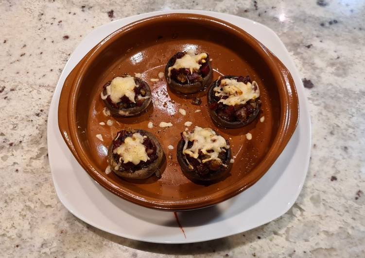 Champiñones rellenos de chorizo al horno