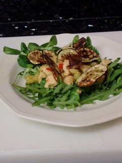 Una foto de Ensalada tibia con pollo