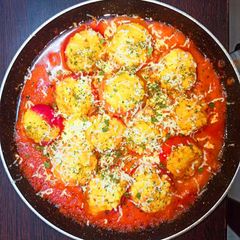 A picture of Stuffed tomato.