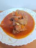 Carne de porc cu sos ragu