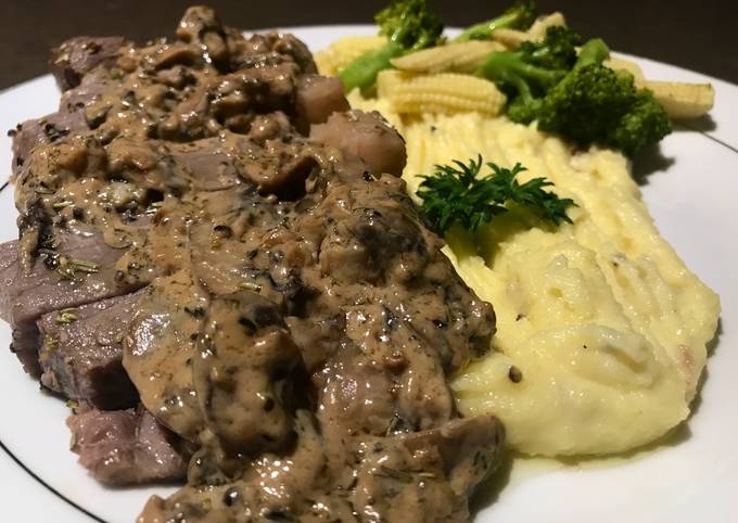 Resep Pan Seared Garlic Butter Steak With Mushroom Cream Sauce Oleh Paramitha Soraya Cookpad 