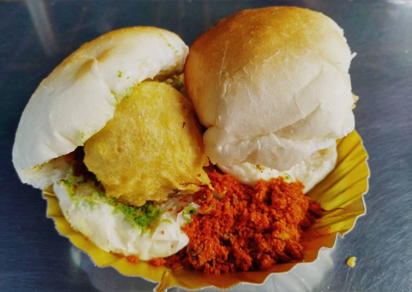 Bombay vada pav and lahsuni chutney