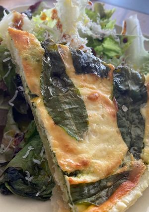 Une photo de Tarte ail des ours et crottin de chavignol
