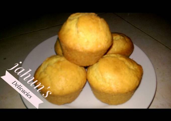 Vanilla Cup cakes(with out cake linners/papers)