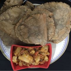 A picture of Aloo Tamatar sabji.