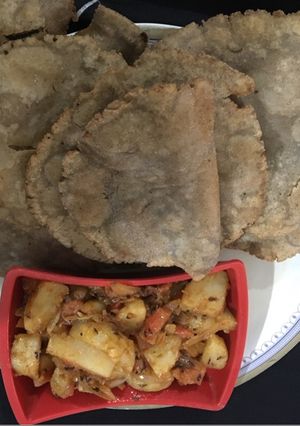 A picture of Aloo Tamatar sabji.