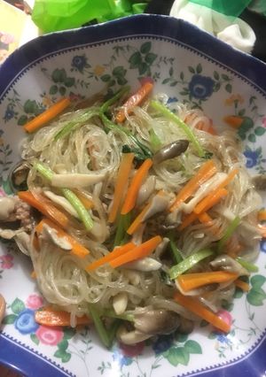 Hình của món Miến xào dã chiến.