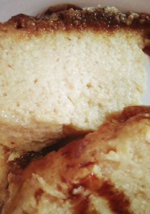 Una foto de Budín de pan con piña y coco!!