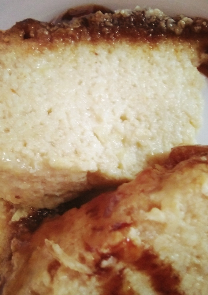 Una foto de Budín de pan con piña y coco!!