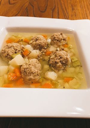 Foto principal de Sopa de verduras y albóndigas