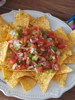 Una foto de Nachos con pico de gallo