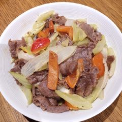 A picture of Sliced Beef with Celery.